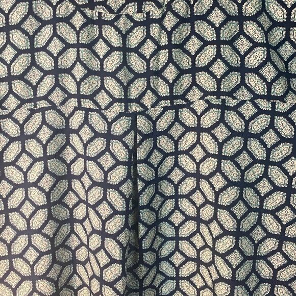 Whisper patterned shirt sleeves button - Picture 13 of 13